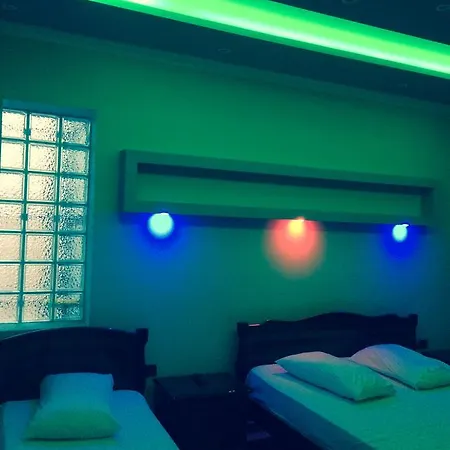 Boston Hotel 2*